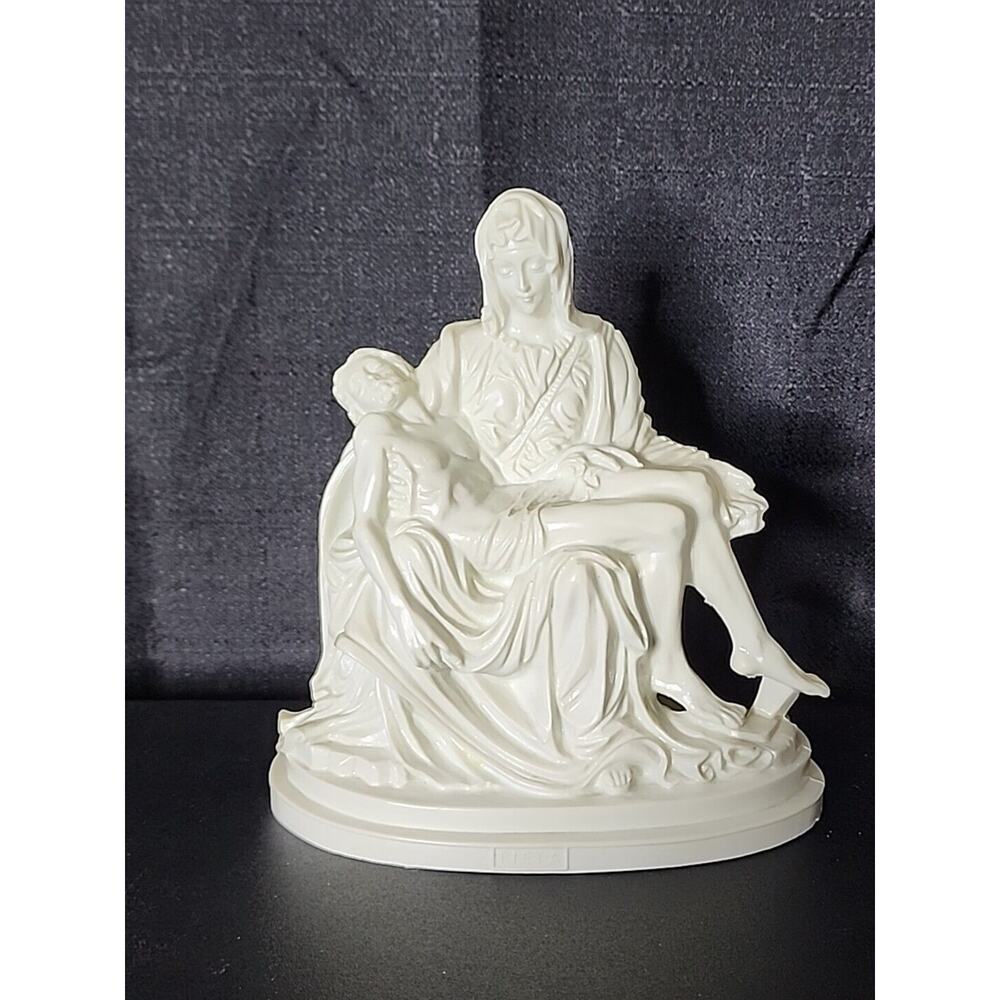 La Pieta Statue PLASTIC Ivory Mother Mary Holding Jesus 7” Tall Melamine Vtg